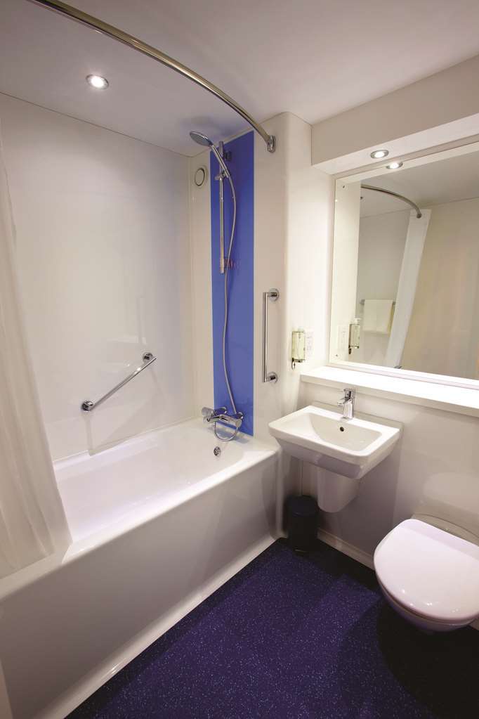 Travelodge Birmingham Dudley Habitación foto